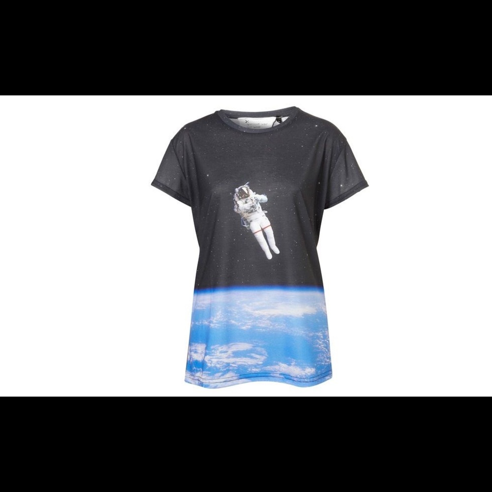 quirky & fun astronaut t-shirt!🌍👩🏼‍🚀